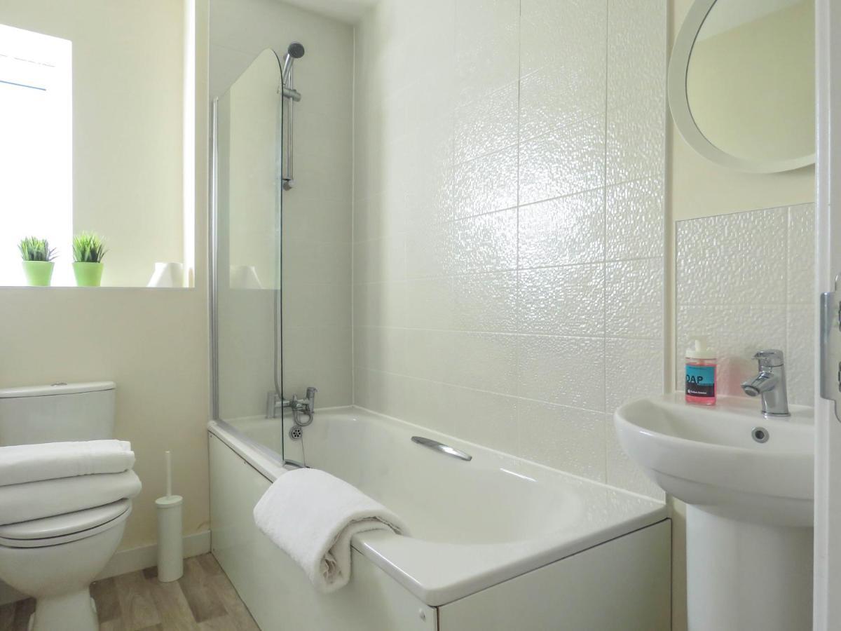 Tudors Esuites 4 Bedroom House Driveway & Garden 버밍엄 외부 사진